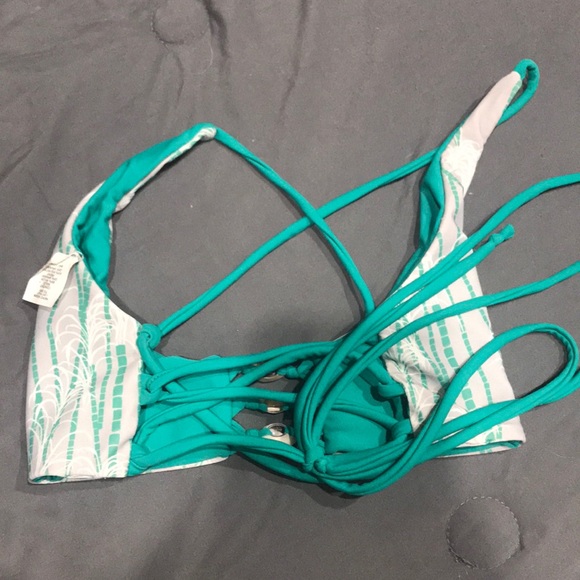 Bikini - Picture 2 of 2